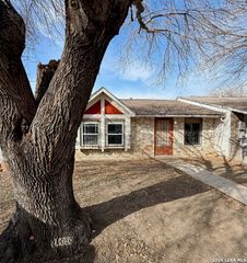 6605 Spring Lark St, San Antonio, TX 78249