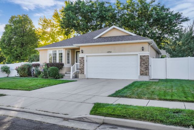 1234 W OAKRIDGE DR, Farmington, UT 84025