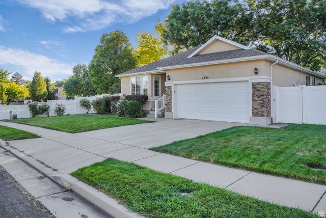 1234 W OAKRIDGE DR, Farmington, UT 84025
