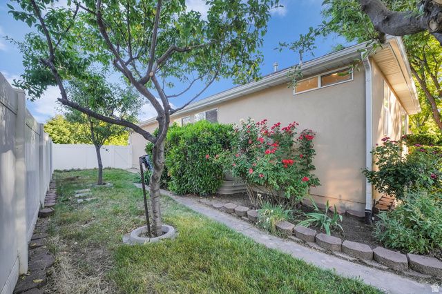 1234 W OAKRIDGE DR, Farmington, UT 84025