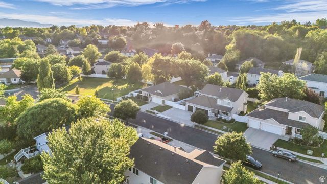 1234 W OAKRIDGE DR, Farmington, UT 84025