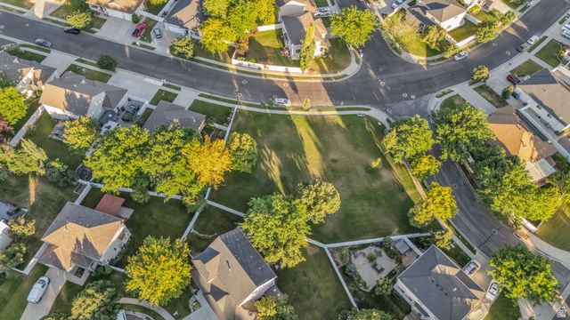 1234 W OAKRIDGE DR, Farmington, UT 84025
