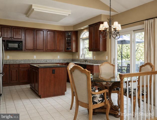 9720 AVENEL FARM DR, Potomac, MD 20854