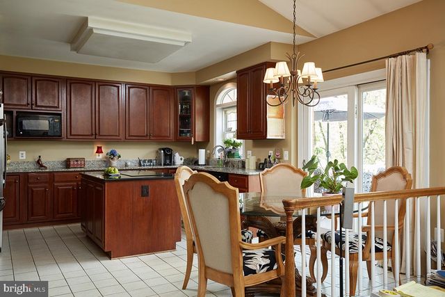 9720 AVENEL FARM DR, Potomac, MD 20854
