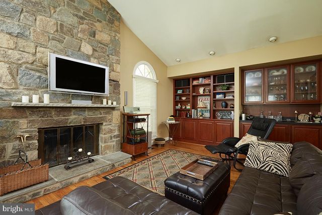 9720 AVENEL FARM DR, Potomac, MD 20854