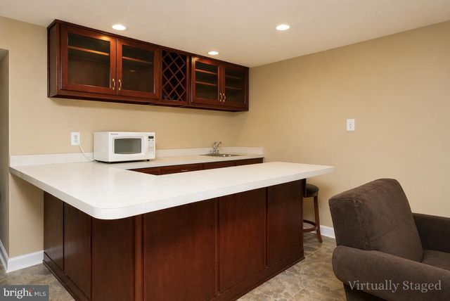 9720 AVENEL FARM DR, Potomac, MD 20854