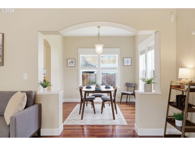 520 ETHAN Ct, Springfield, OR 97477