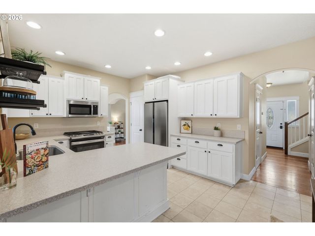 520 ETHAN Ct, Springfield, OR 97477