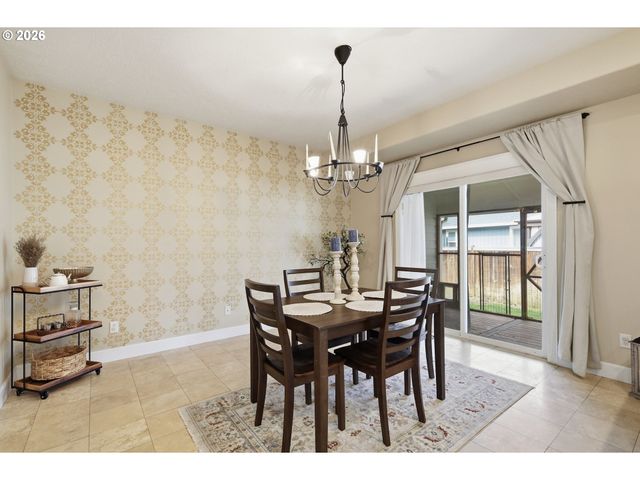 520 ETHAN Ct, Springfield, OR 97477