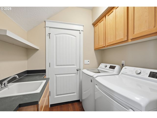 520 ETHAN Ct, Springfield, OR 97477