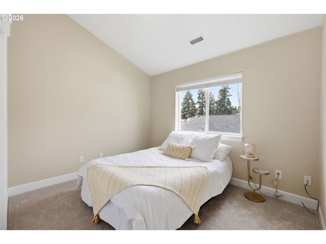 520 ETHAN Ct, Springfield, OR 97477