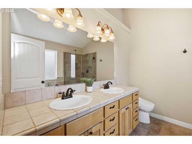 520 ETHAN Ct, Springfield, OR 97477