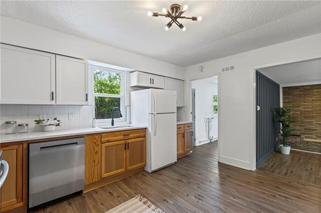 18714 S Lakeside Lane, Belton, MO 64012