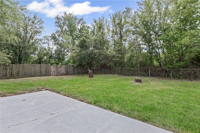 18714 S Lakeside Lane, Belton, MO 64012