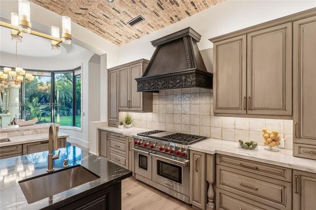 6350 SW 107th St, Pinecrest, FL 33156
