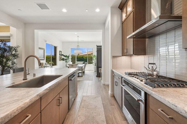 31 Chablis, Rancho Mirage, CA 92270