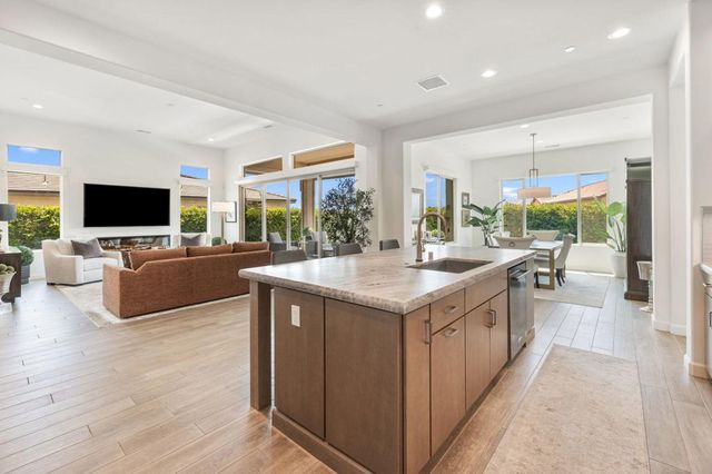31 Chablis, Rancho Mirage, CA 92270