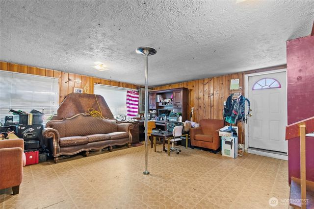 302 115th Street E, Tacoma, WA 98445