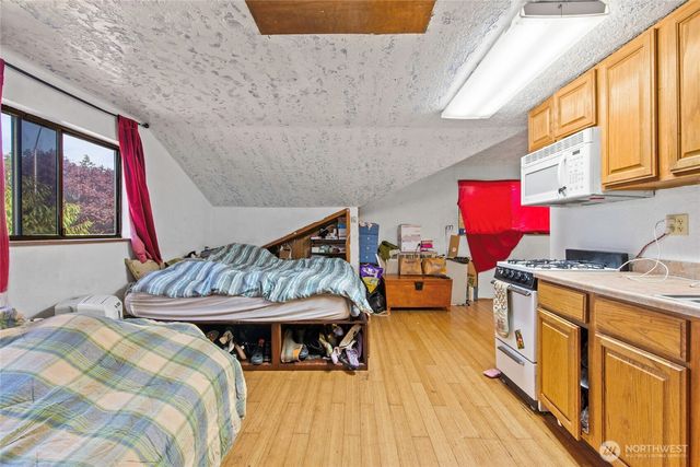 302 115th Street E, Tacoma, WA 98445