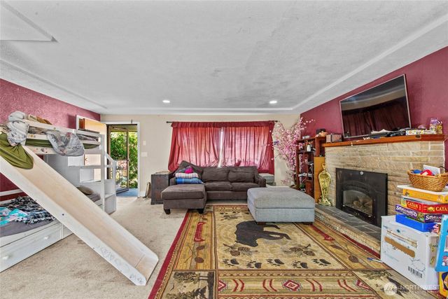 302 115th Street E, Tacoma, WA 98445