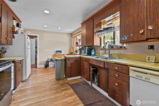 302 115th Street E, Tacoma, WA 98445