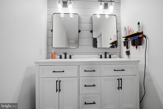 2233 APPLE WAY, Bensalem, PA 19020