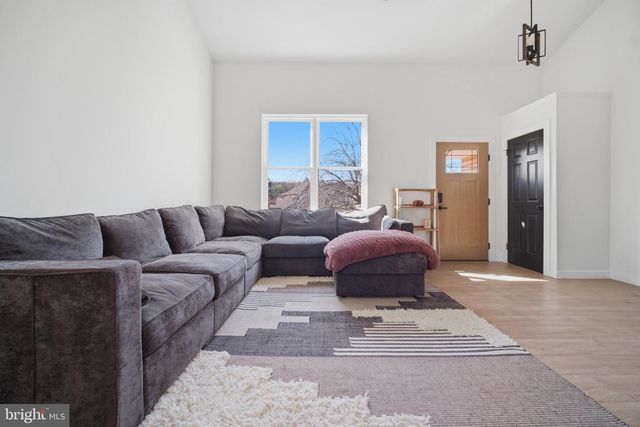 2233 APPLE WAY, Bensalem, PA 19020