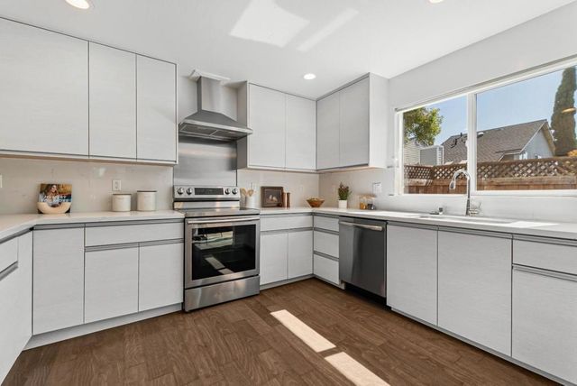 851 Peary, Foster City, CA 94404