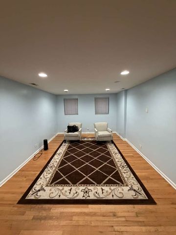 4012 W Ainslie Street G, Chicago, IL 60630