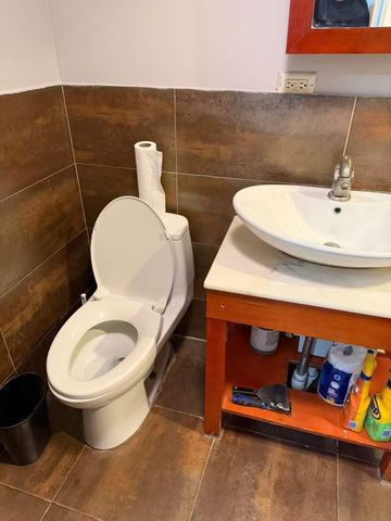 4012 W Ainslie Street G, Chicago, IL 60630