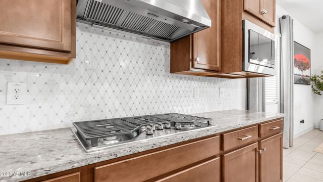 8022 W NORTHVIEW Avenue, Glendale, AZ 85303