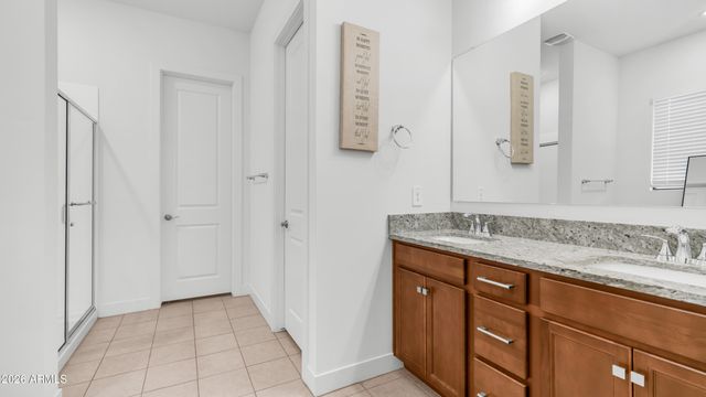 8022 W NORTHVIEW Avenue, Glendale, AZ 85303