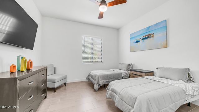 8022 W NORTHVIEW Avenue, Glendale, AZ 85303