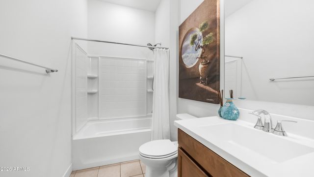 8022 W NORTHVIEW Avenue, Glendale, AZ 85303