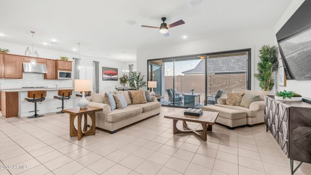 8022 W NORTHVIEW Avenue, Glendale, AZ 85303