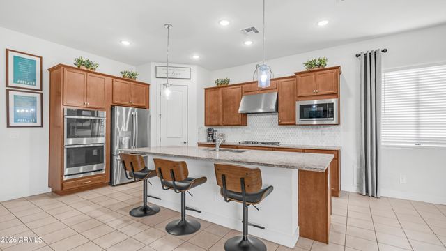8022 W NORTHVIEW Avenue, Glendale, AZ 85303