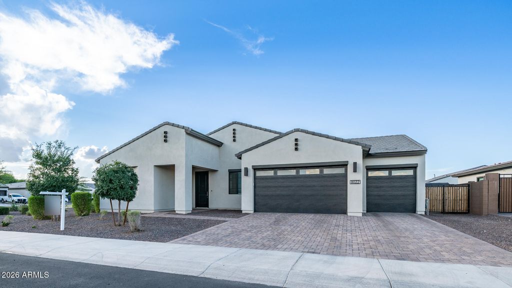 8022 W NORTHVIEW Avenue, Glendale, AZ 85303