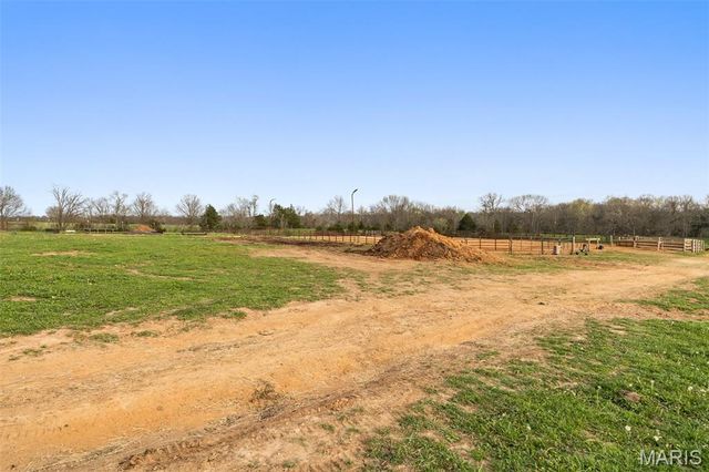 16093 Smith Road, Farmington, MO 63640