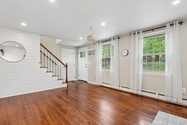 80 Webster St, Douglas, MA 01516