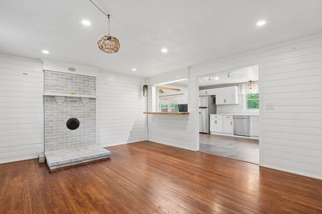 80 Webster St, Douglas, MA 01516