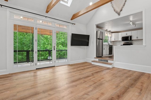 80 Webster St, Douglas, MA 01516