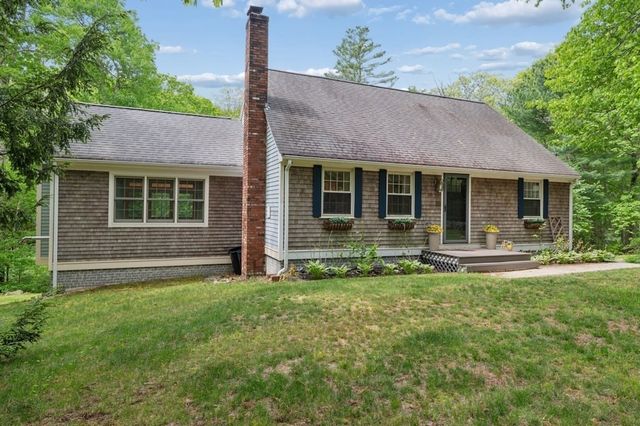 80 Webster St, Douglas, MA 01516