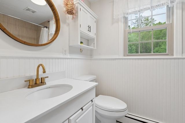 80 Webster St, Douglas, MA 01516