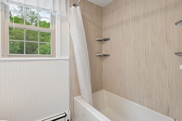 80 Webster St, Douglas, MA 01516