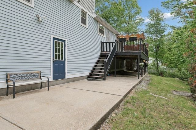 80 Webster St, Douglas, MA 01516