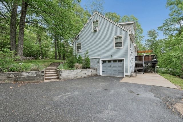 80 Webster St, Douglas, MA 01516