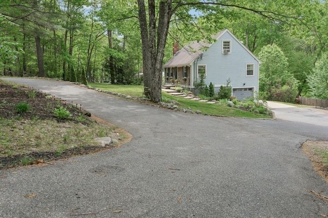 80 Webster St, Douglas, MA 01516