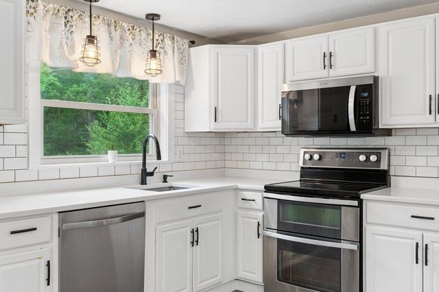 80 Webster St, Douglas, MA 01516