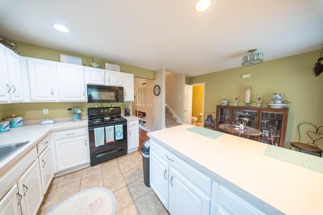 8106 Shadow Oak Drive, North Charleston, SC 29406