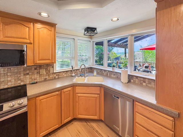6200 Viewridge Dr, Auburn, CA 95602